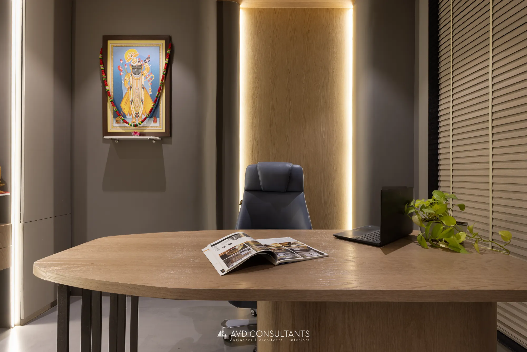 KAAZ Showroom — view 7